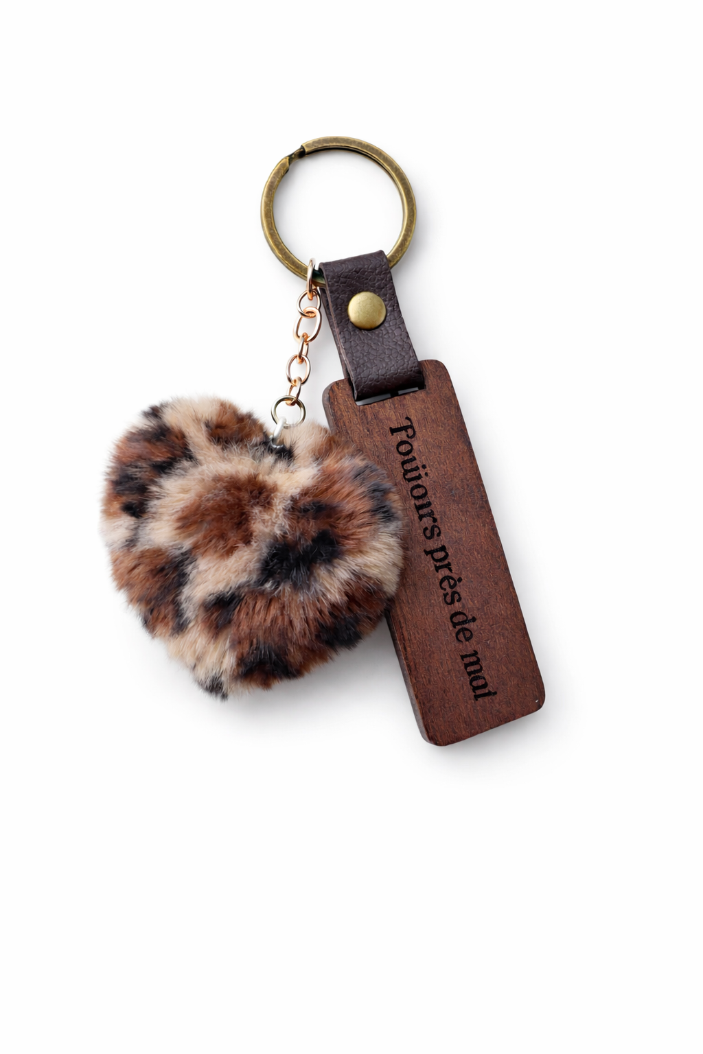 Porte-clés bohème “Toujours près de moi” – Bois gravé & pompon léopard | Esprit porte-bonheur
