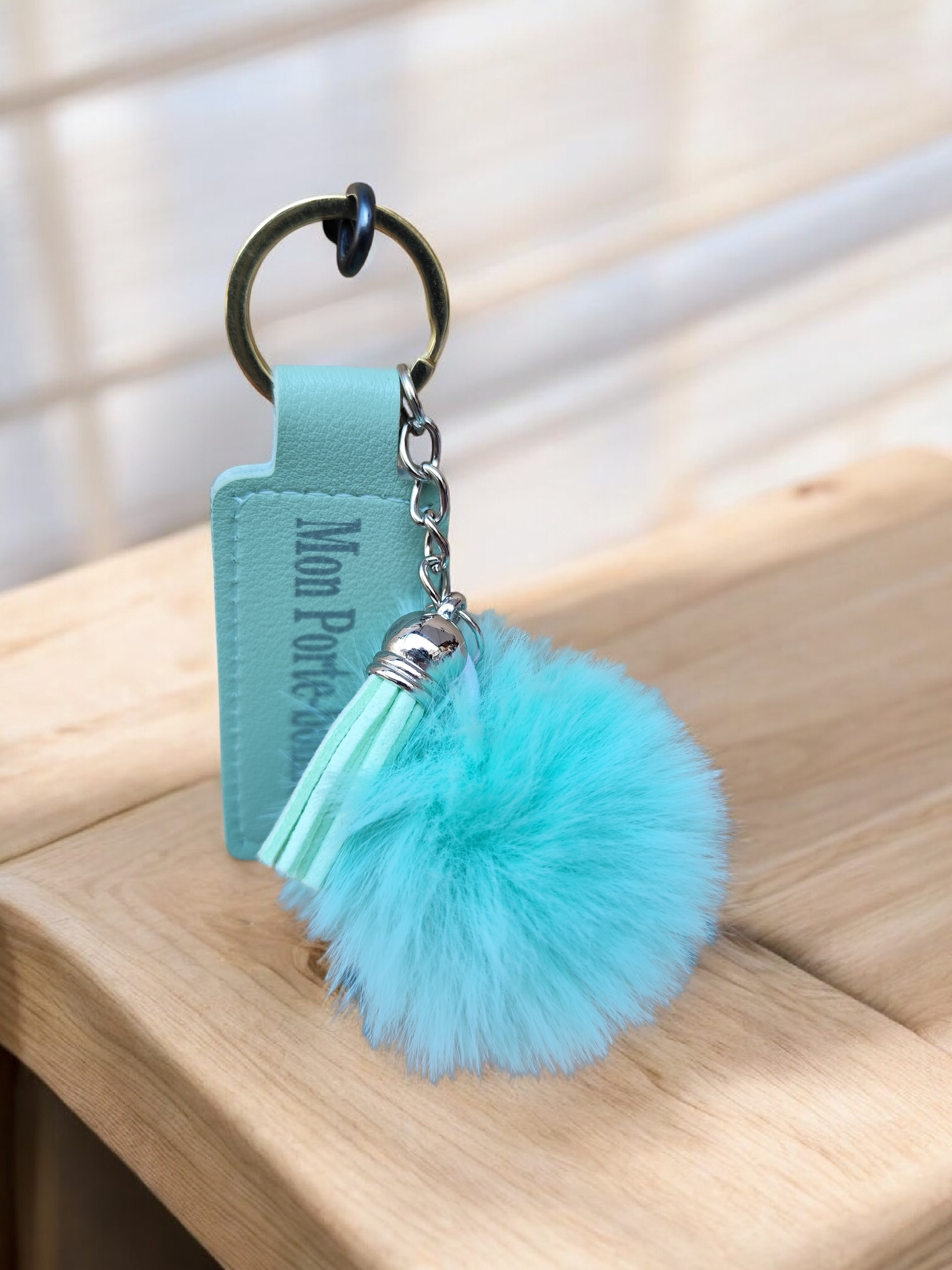 Porte-clé “Mon Porte-Bonheur” – Pompon Bleu Turquoise Évasion